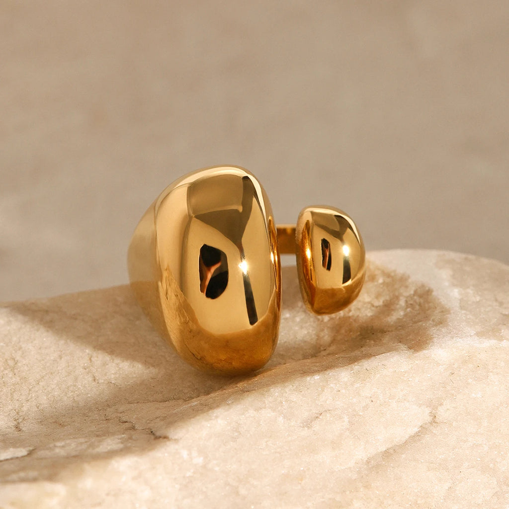 טבעת גאומטרית מוזהבת