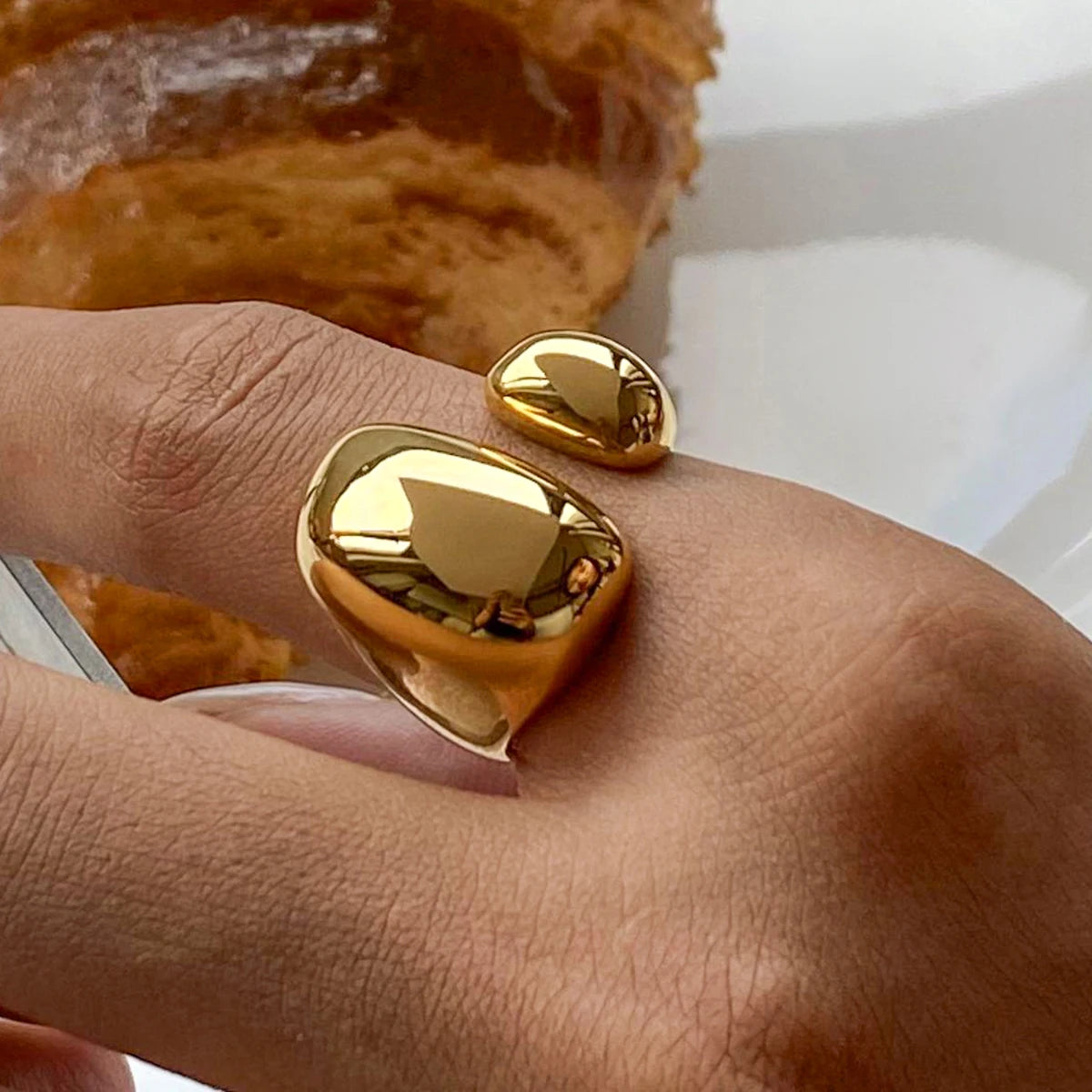 טבעת גאומטרית מוזהבת