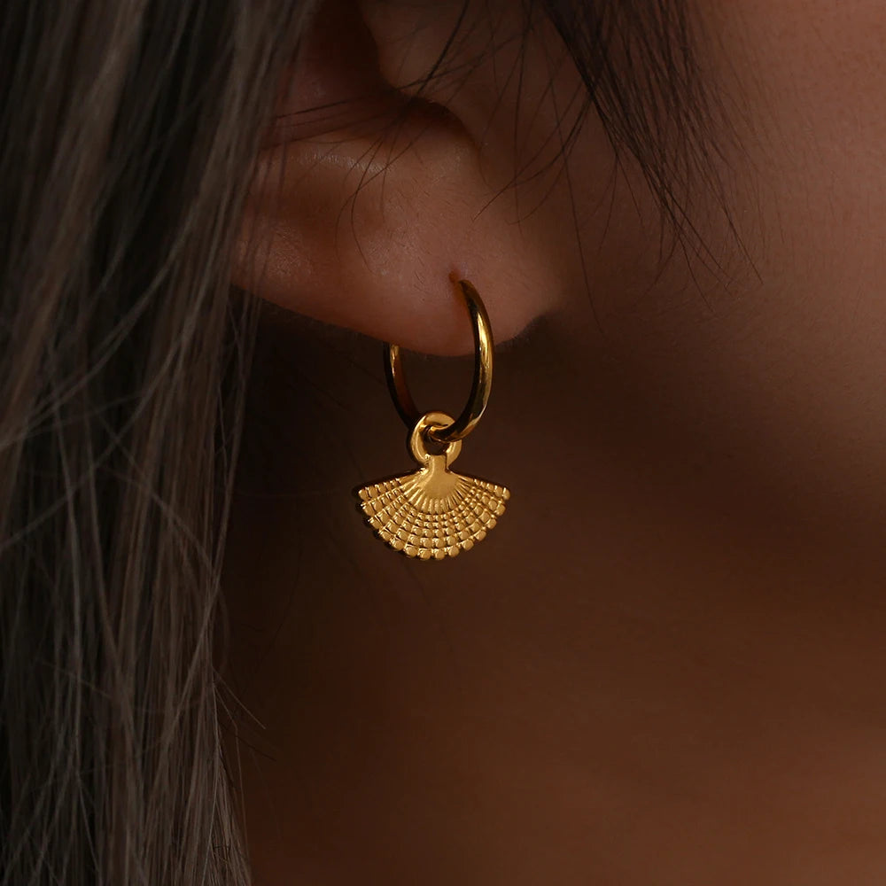עגילי חישוק גאומטריים