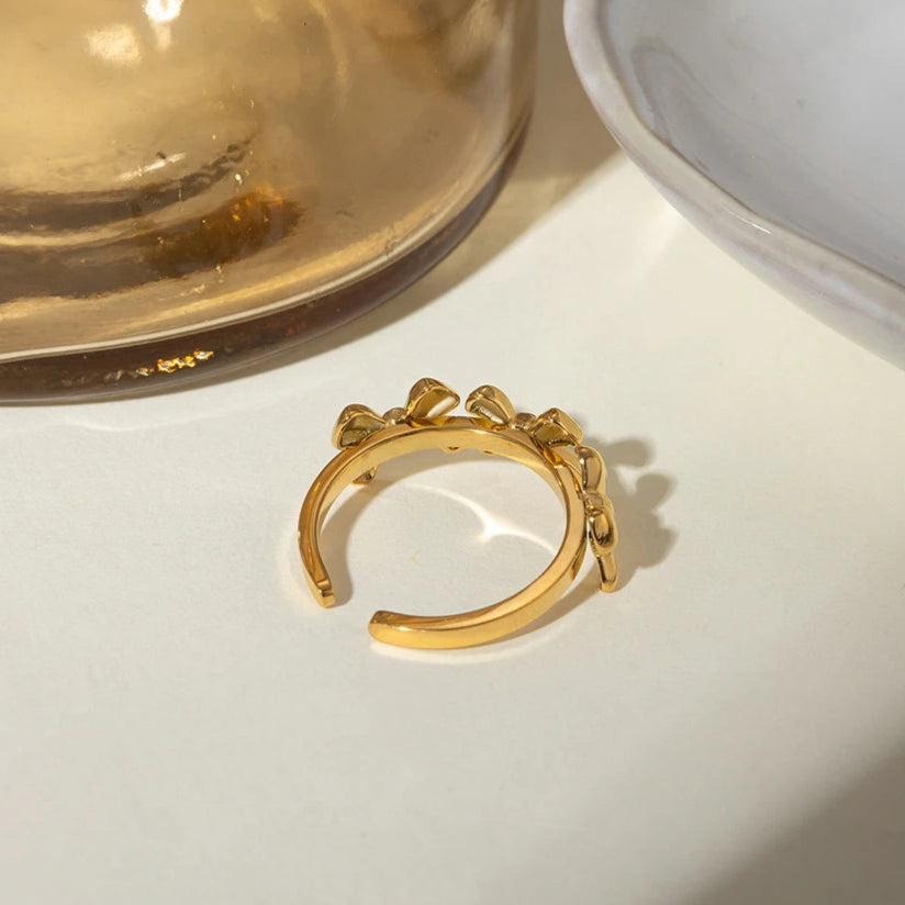 טבעת שלישיית פפיונים