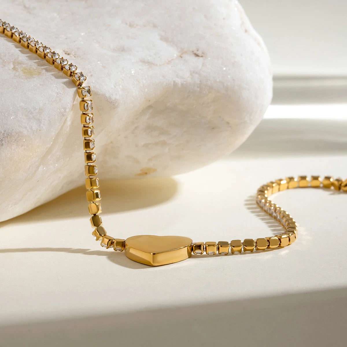 צמיד לב חלול עדין