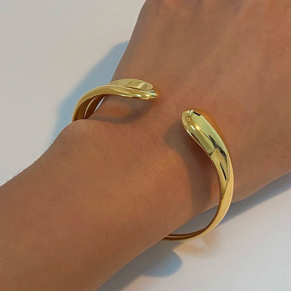 צמיד קשיח עגול