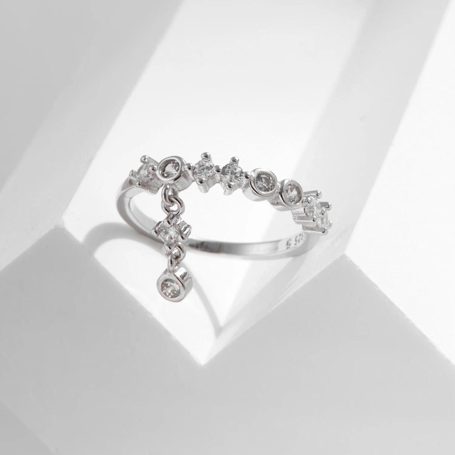 טבעת לינאה זירקון