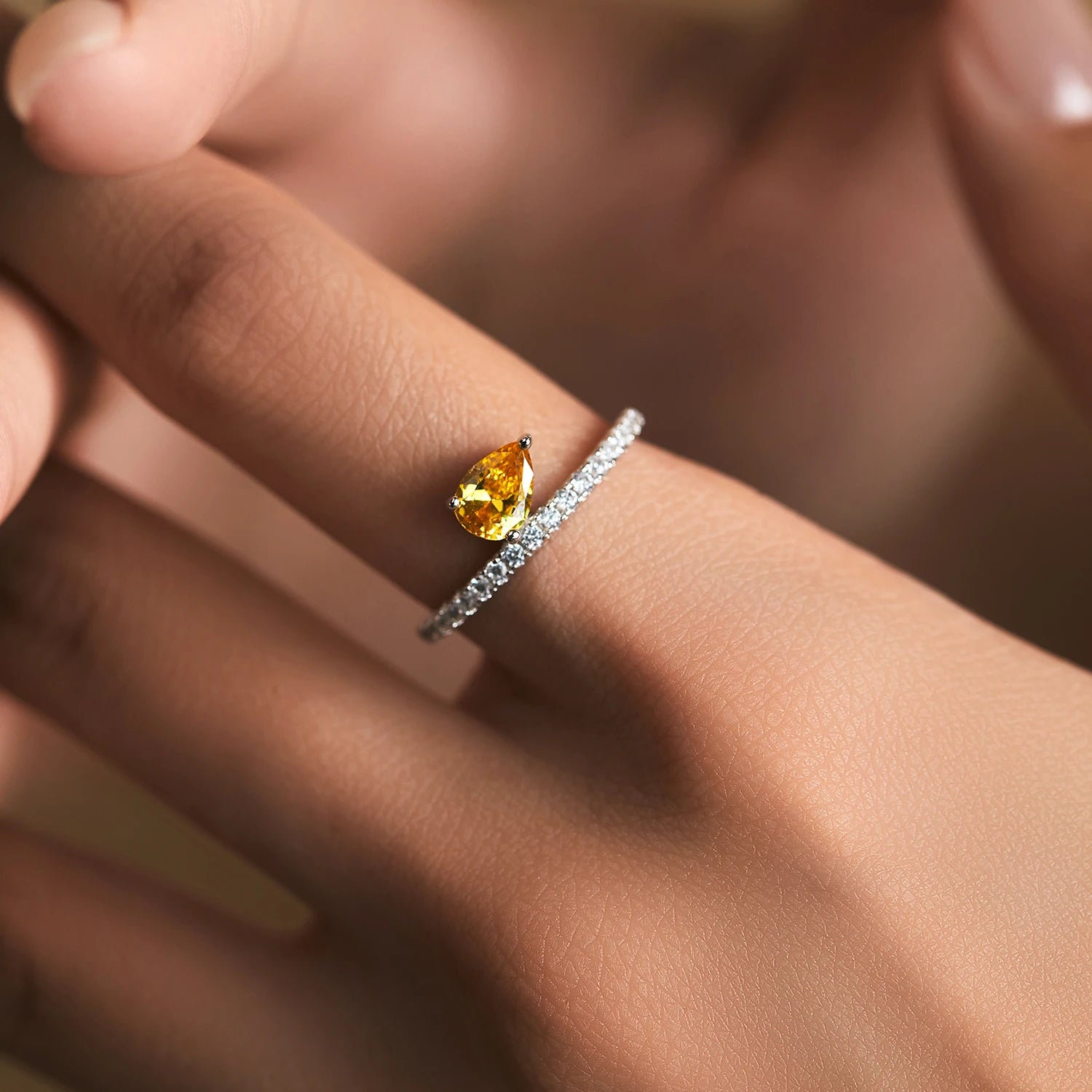 טבעת גאומטרית עם זירקון