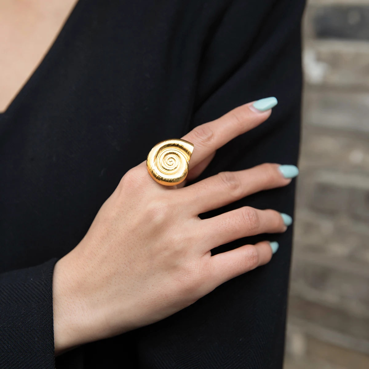 טבעת גיאומטרית זהובה