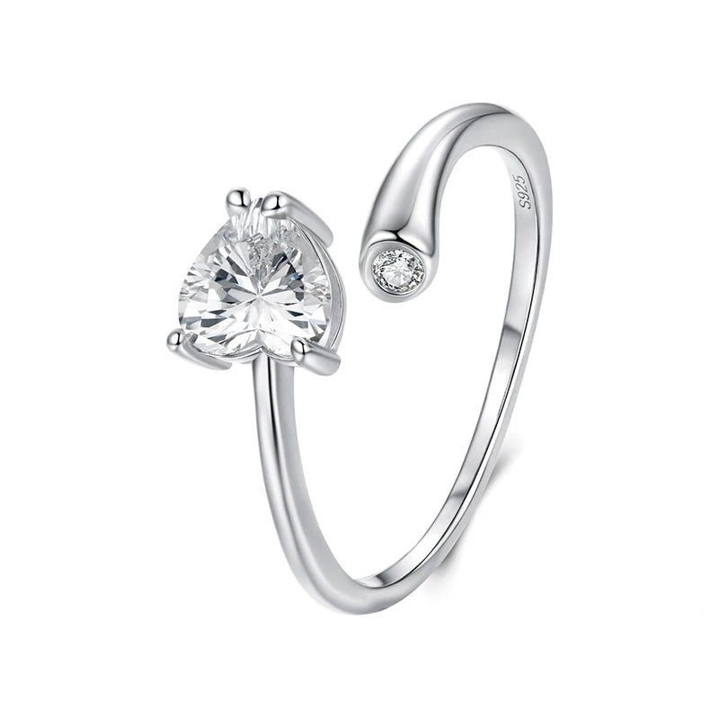 טבעת לב משובצת זירקון