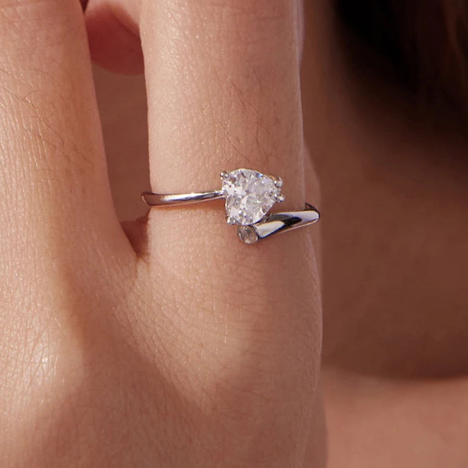 טבעת לב משובצת זירקון