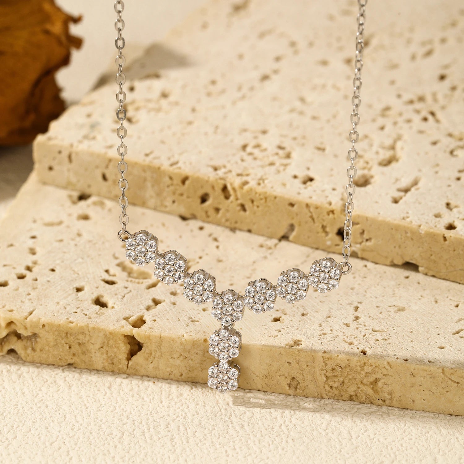 שרשרת גאומטרית קלאסית עם זירקון