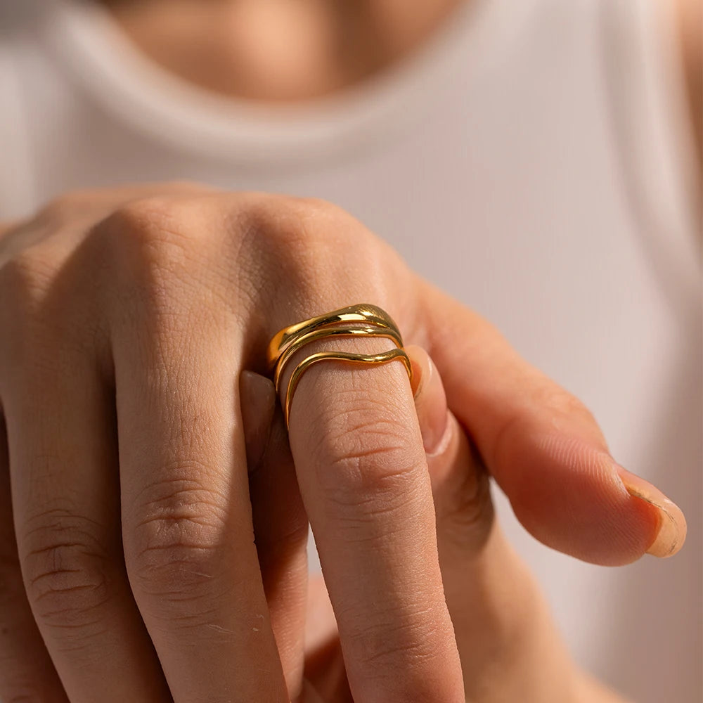 טבעת גאומטרית מוזהבת