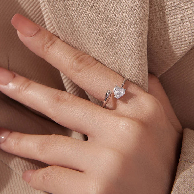 טבעת לב משובצת זירקון