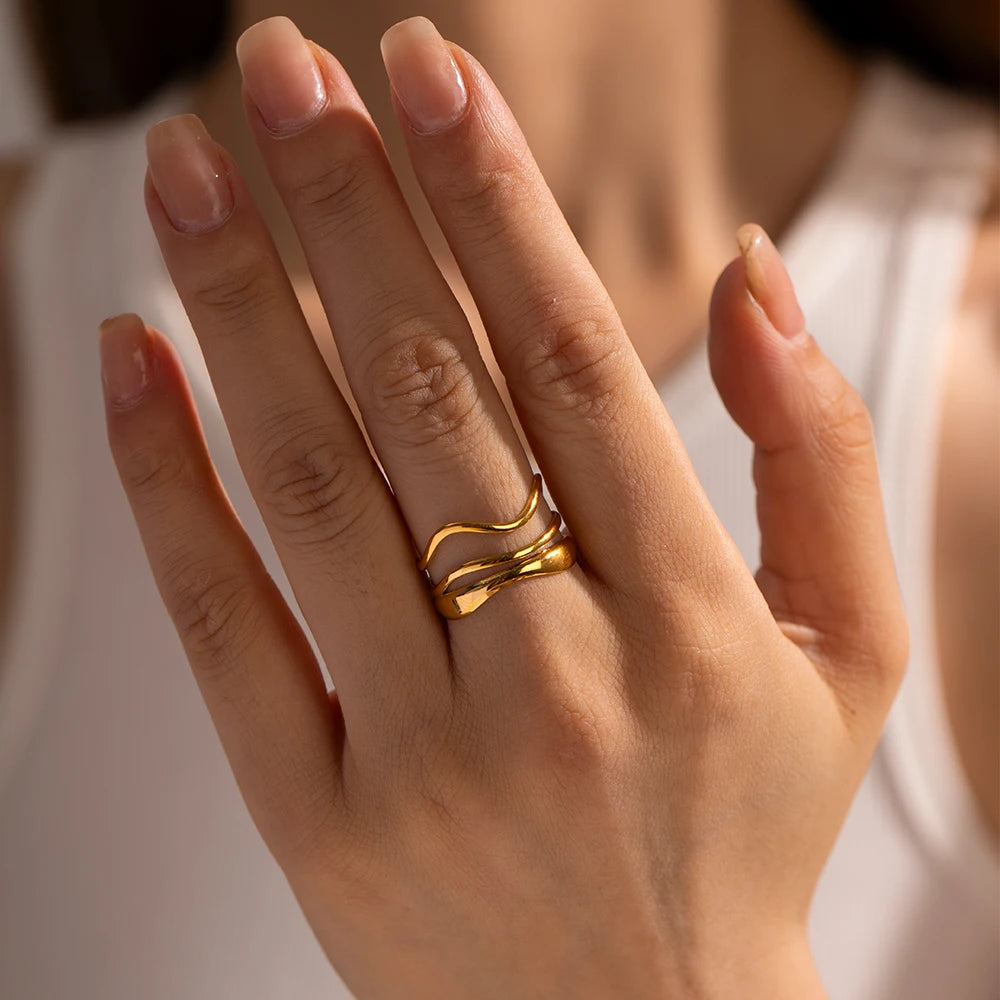 טבעת גאומטרית מוזהבת