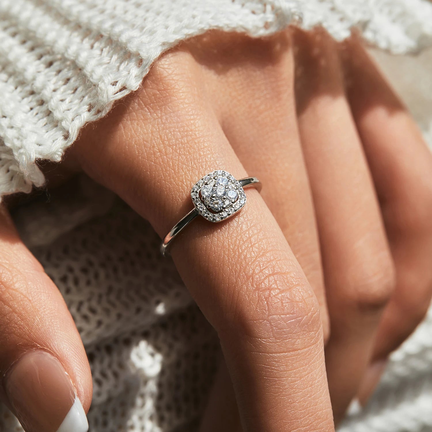 טבעת לוסייט קובייתית