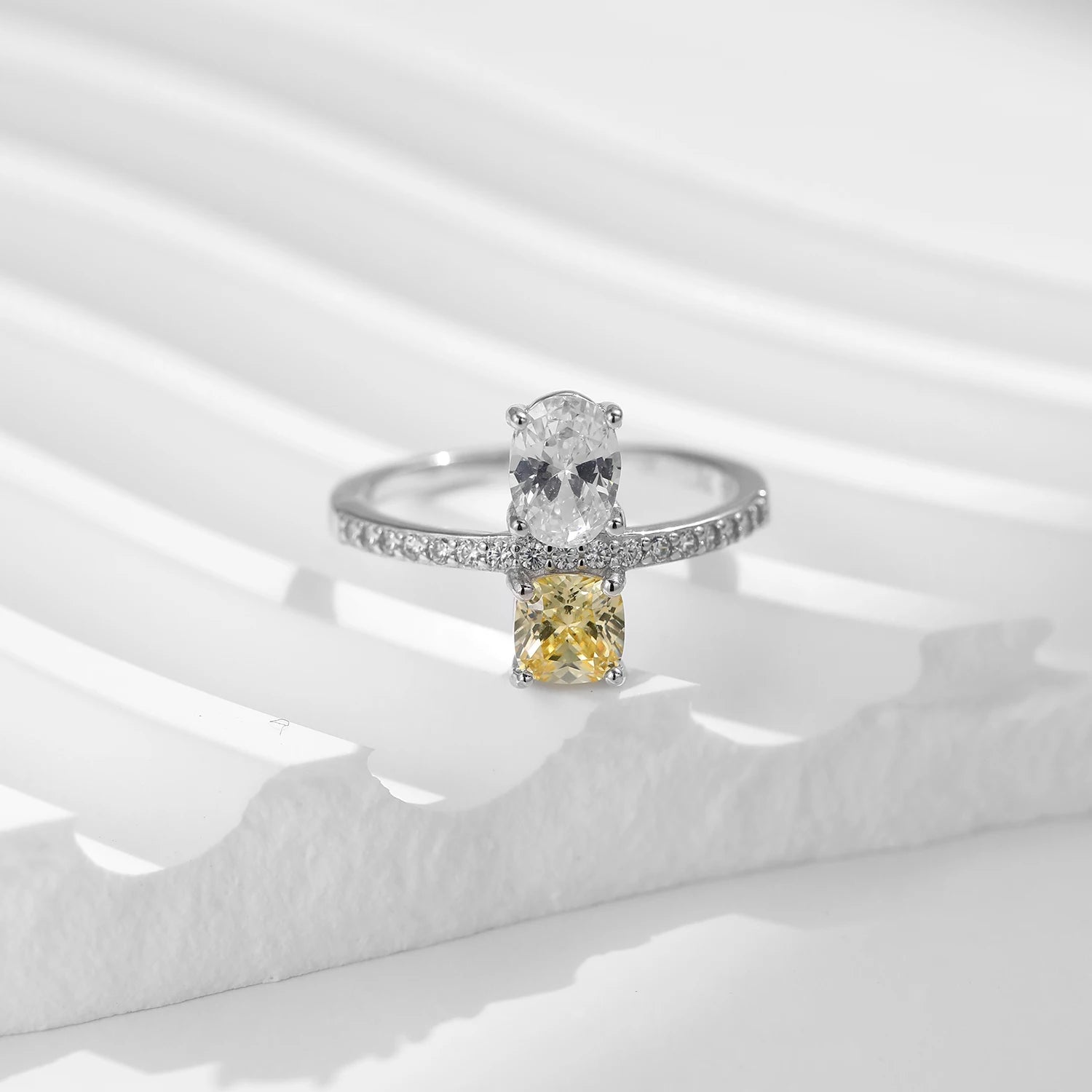 טבעת גאומטרית טרנדית