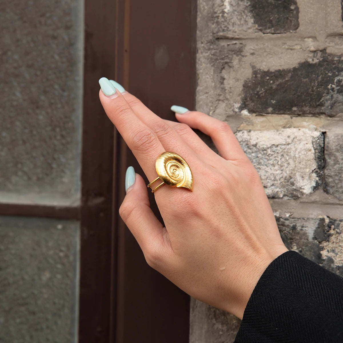 טבעת גיאומטרית זהובה