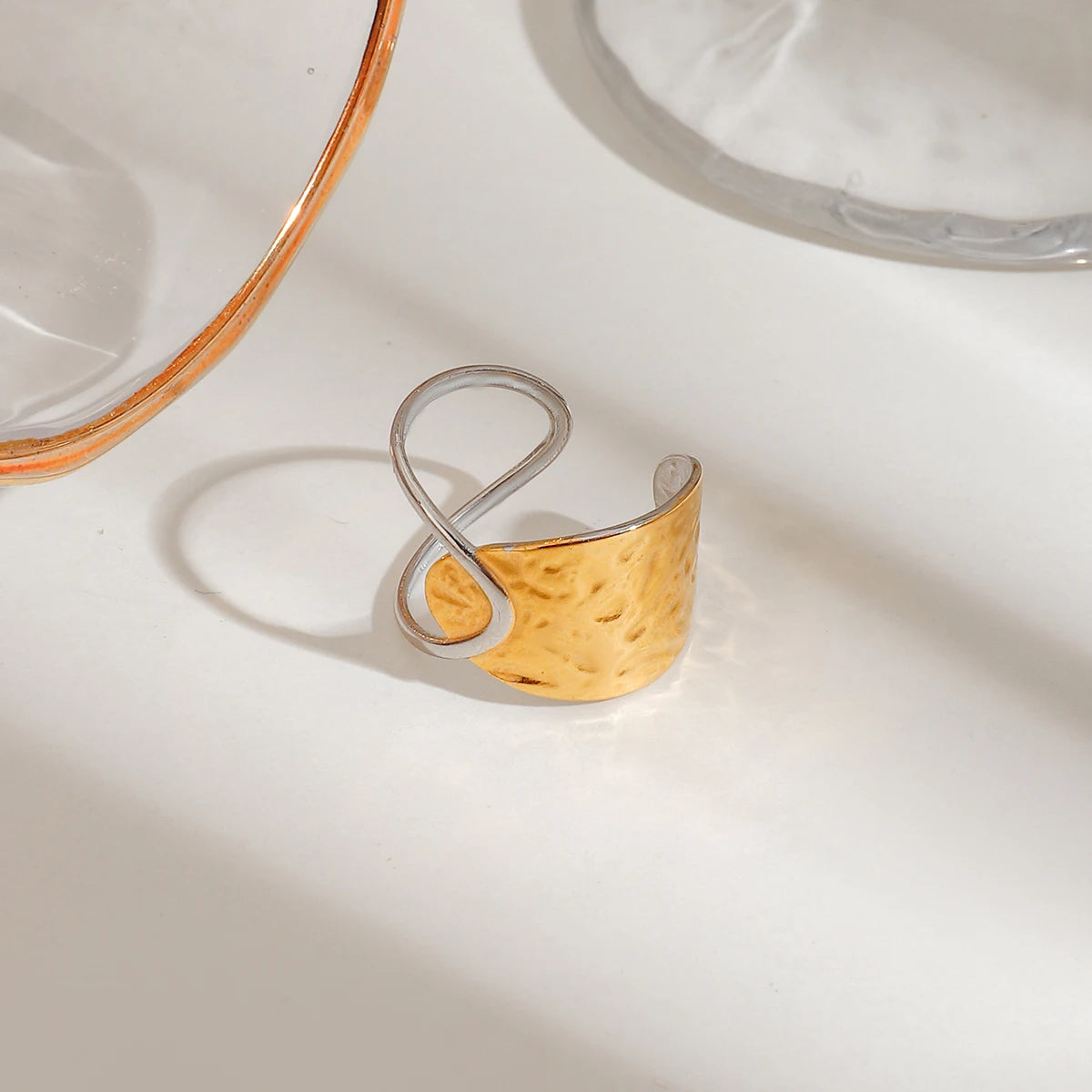 טבעת זהב גיאומטרית קלאסית